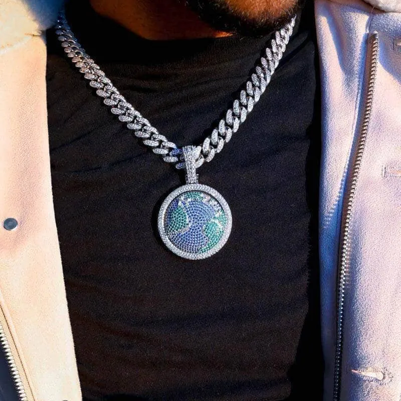 Spinning World Pendant in White Gold