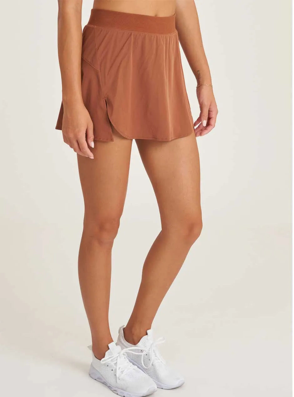 Thrive Société Women's Dolphin Hem Mini Skort - Nutshell Brown